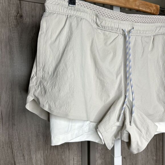 Athleta Shorts Size 12 Crest 2 in 1 Athletic Grey and White Pockets - Picture 2 of 7